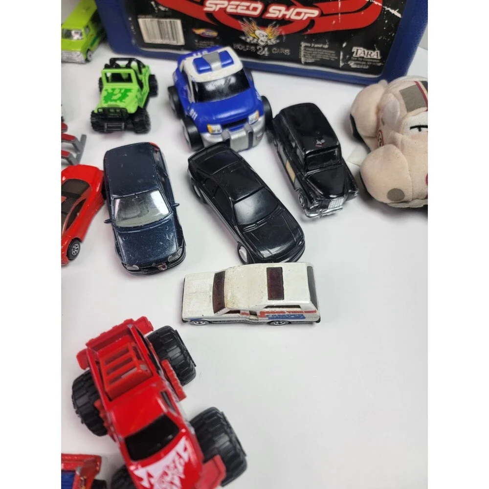 Mixed Lot 40+ Toy Cars Trucks Hot Wheels Matchbox McDonald’s Diecast w/ Carry...